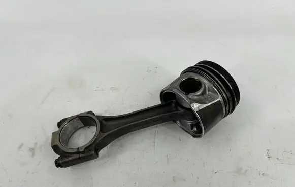 Volkswagen Golf VI Piston with connecting rod 