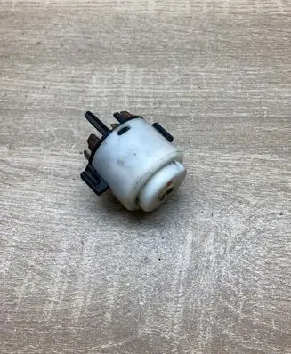 Volkswagen PASSAT B5 Ignition lock contact 4B0905849
