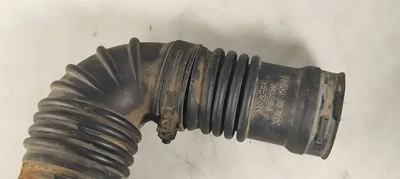 Mazda 6 Air intake hose/pipe R2AA1376X