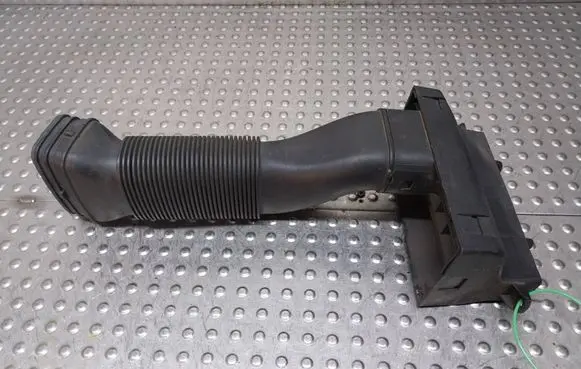 Skoda Rapid (NH) Air intake duct part S26380432 1T0805971