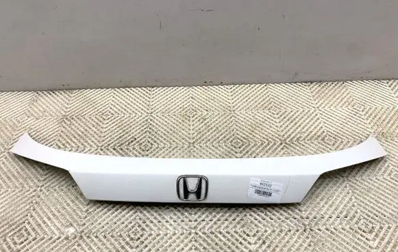Honda HR-V Trunk door license plate light bar 74890-T7A