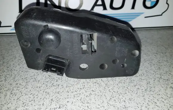 BMW 3 E46 Tail light bulb cover holder 6907937