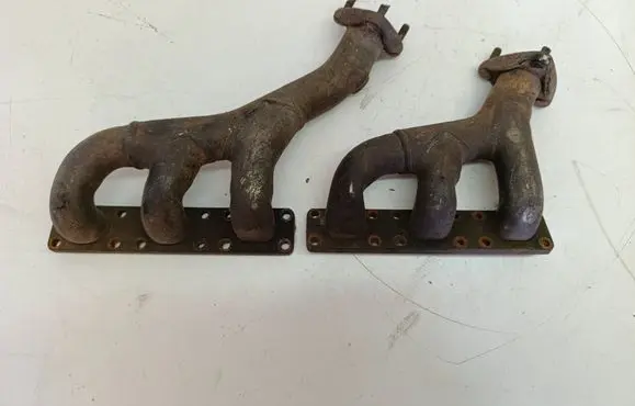 BMW 5 E39 Exhaust manifold 1740730 1740731