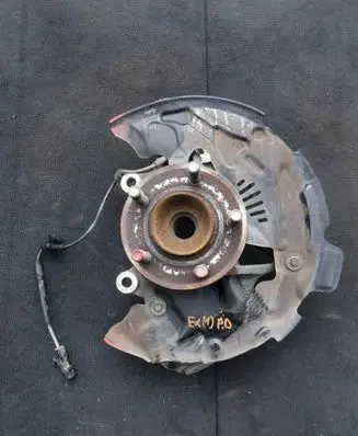 Ford Explorer VI Front wheel hub LB5C3K170BC