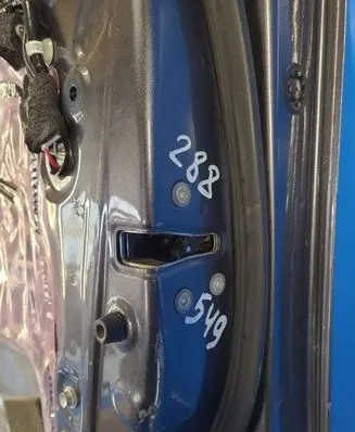 Toyota Prius+ (ZVW40) Front door lock 6903053080