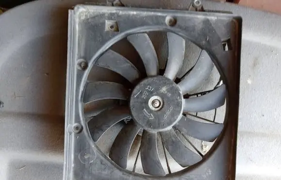 Honda Civic Air conditioning (A/C) fan (condenser) 