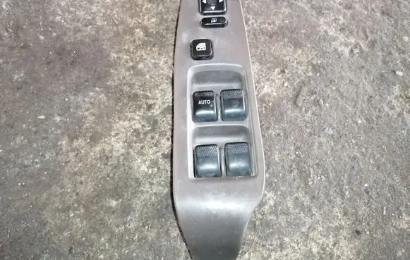 Subaru Outback Electric window control switch 83071AE020