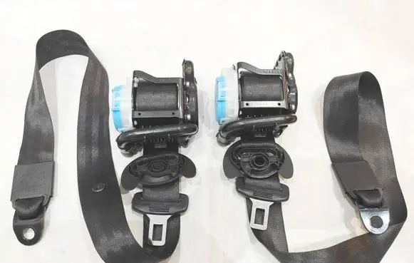 Audi Q3 8U Front seatbelt 8U0857706 8U0857705