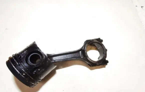 Ford Mondeo Mk III Piston with connecting rod 246558