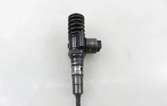 Volkswagen Golf V Fuel injector 0414720404 03G130073G