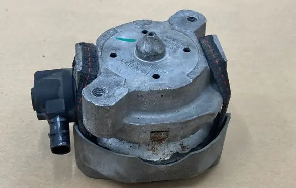 Bentley Continental Engine mount bracket 3W0199381 65374