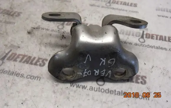 Toyota Corolla Verso AR10 Rear door upper hinge