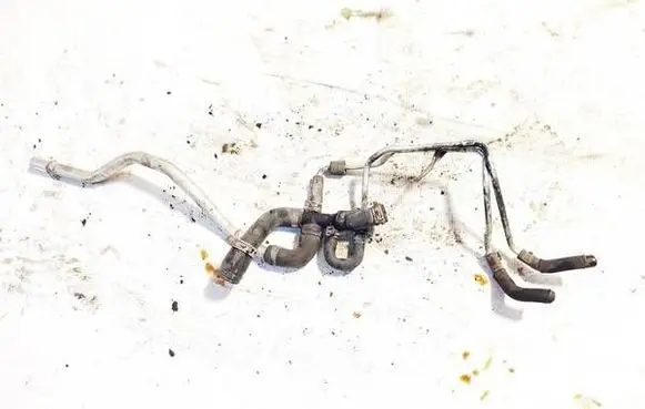 Engine coolant pipe/hose