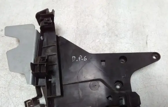 Rear door exterior handle/bracket