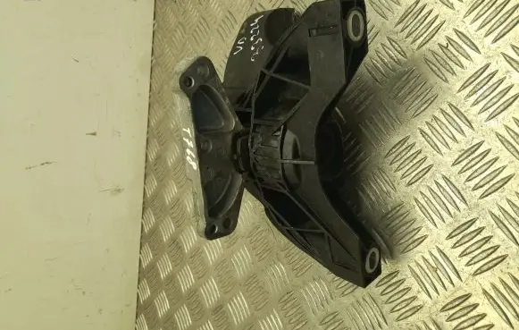 Peugeot 508 II Engine mount bracket 768