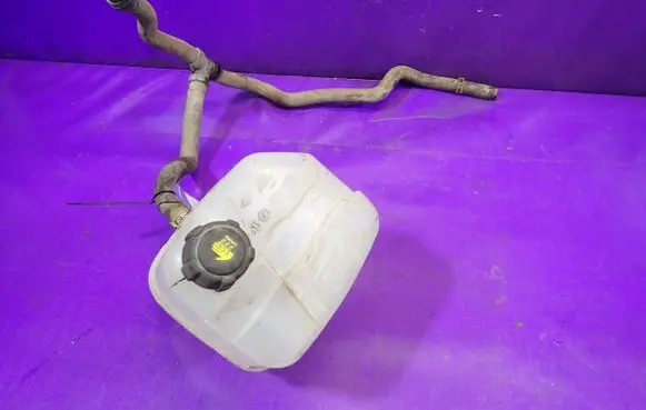 Renault Kangoo II Coolant expansion tank/reservoir 272687096R