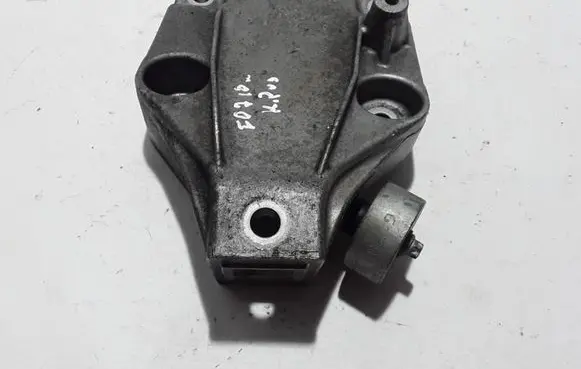 BMW 5 GT F07 Engine mounting bracket 6777623