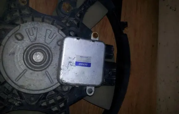 Mitsubishi Space Wagon Coolant fan relay 
