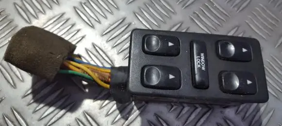 Hyundai Lantra I Electric window control switch 9357028050 93570-28050