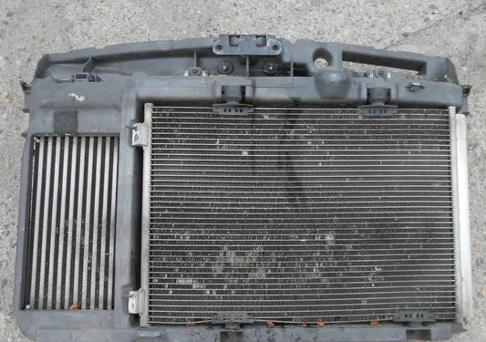 Peugeot 208 I Radiator set 9685852680 9680003280 9682895680