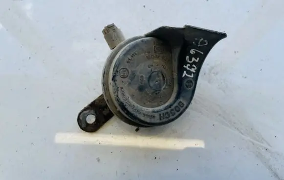 BMW 5 E39 Horn signal 703881157