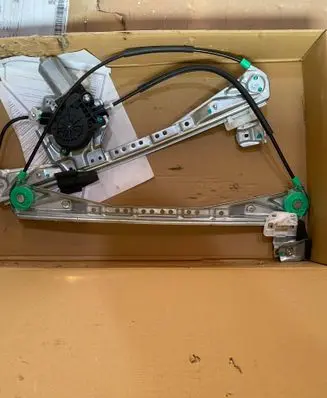 Jaguar S-Type Front door manual window regulator XR814275