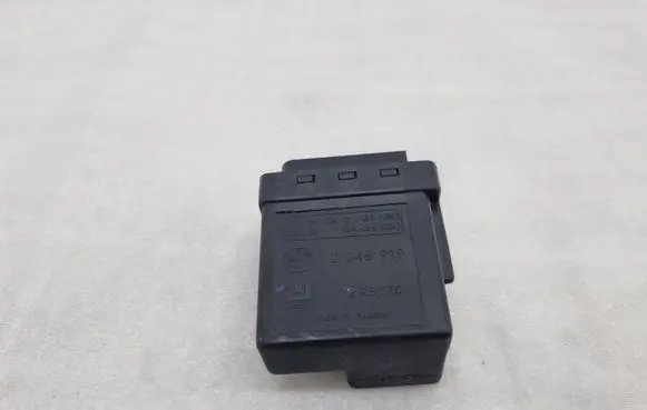 BMW 5 E39 Glow plug pre-heat relay 2246919 72RB510 04GKGK