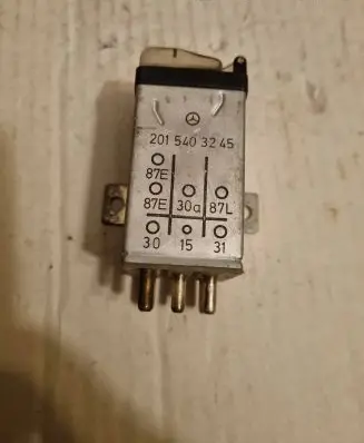 Mercedes-Benz E W124 Fuel pump relay 87E30A87L 2015403245