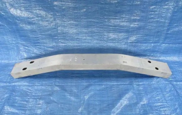 Nissan Leaf I (ZE0) Rear bumper support beam 