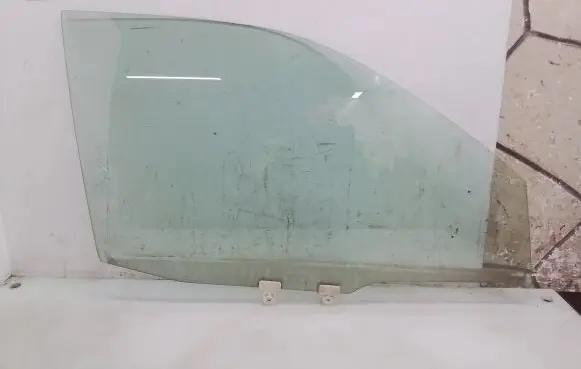 Nissan X-Trail T30 Front door window glass four-door