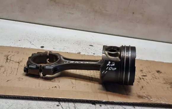 Toyota Corolla Verso AR10 Piston with connecting rod 86L78