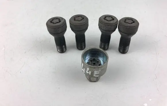 Mini One - Cooper F56 F55 Anti-theft wheel nuts and lock 