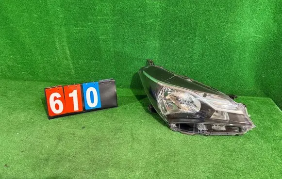 Toyota Yaris Headlight/headlamp