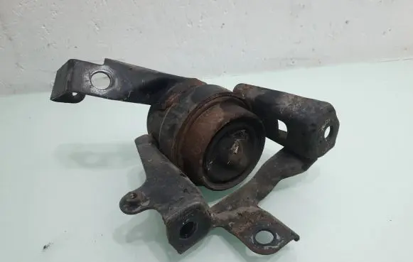 Toyota Corolla Verso AR10 Engine mount bracket