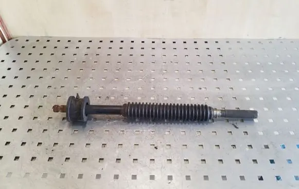 Mitsubishi Pajero Steering wheel axle