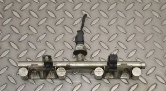 Peugeot RCZ Fuel main line pipe V7568051 V7540439