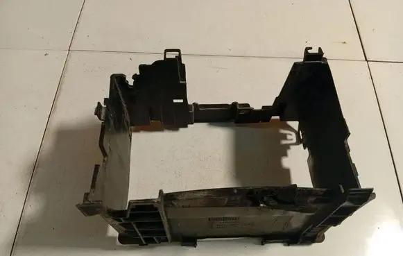 Renault Clio III Battery box tray 8200314272