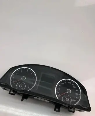 Volkswagen Tiguan Speedometer (instrument cluster) 5N0920883D