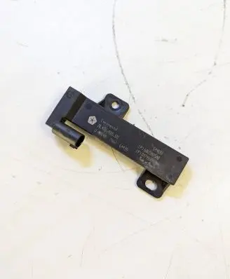 Chrysler Pacifica Aerial antenna amplifier 68051315AB 04749301AB 64469T
