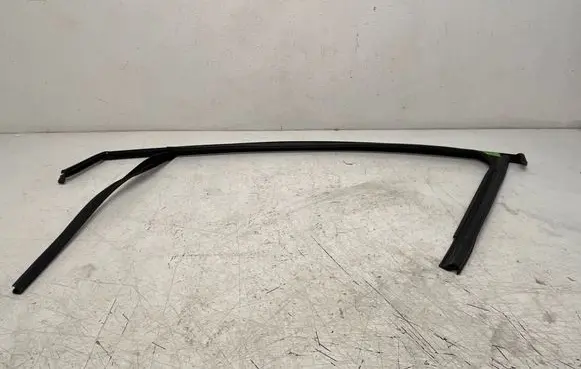 Skoda Enyaq iV Front door glass trim molding 5LA837432D
