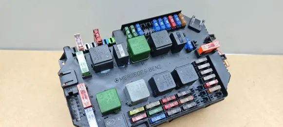 Mercedes-Benz S W221 Fuse module A2215450001