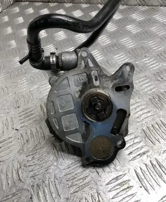 Volkswagen Tiguan Vacuum pump 03L145100F