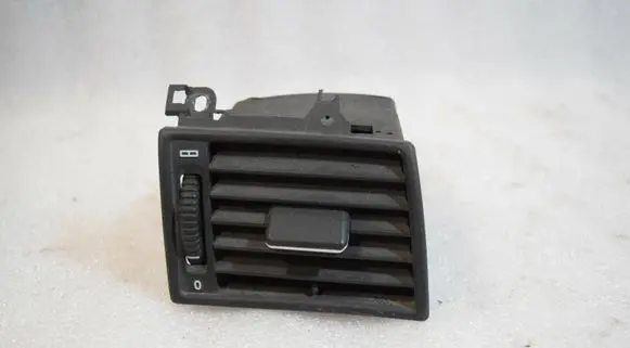 Mercedes-Benz C W202 Dashboard side air vent grill/cover trim 2028300854