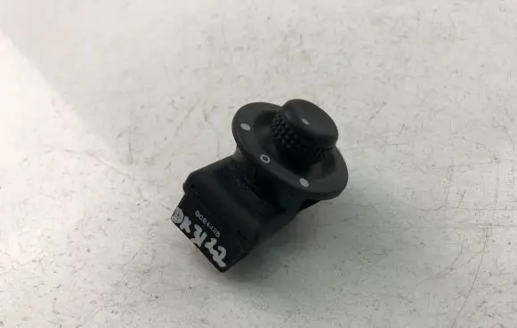 Renault Kangoo II Wing mirror switch 002442B