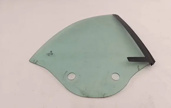 Volkswagen Beetle A5 Front vent window/glass (coupe) 43R004756 DOT476MAT412AS2 E000266