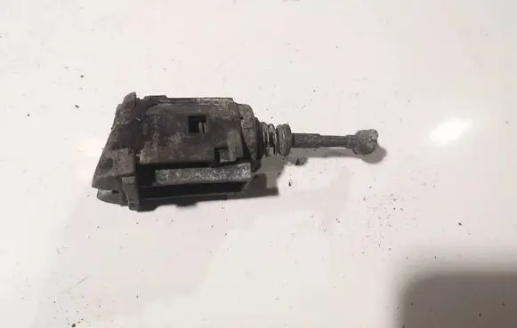 Nissan Primera Front door lock (next to the handle) 