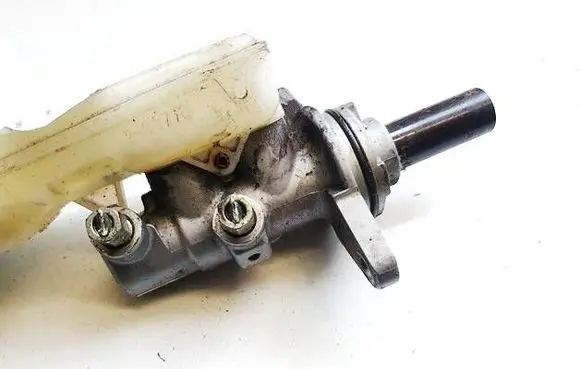 Master brake cylinder