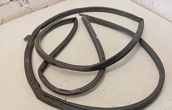 Mitsubishi Grandis Rubber seal front door (on door) 