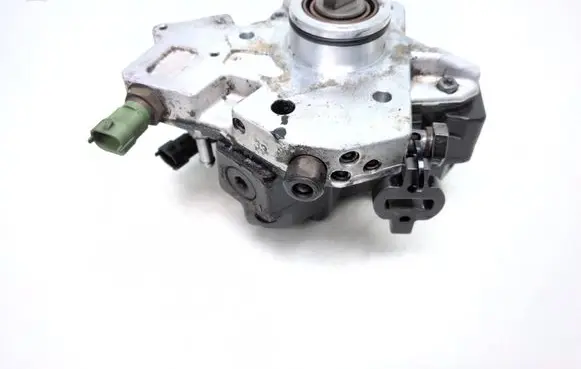 Volvo XC90 Fuel injection high pressure pump 31303475 0445010111 0928400573