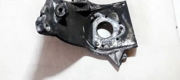 Peugeot 605 Engine mounting bracket
